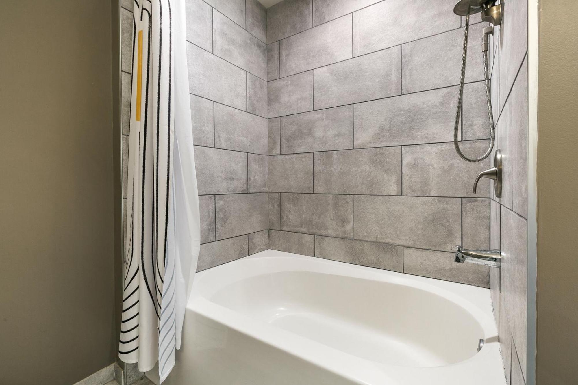 Luxury 2-Bedroom Condo Steps Away From The French Quarter New Orleans Eksteriør billede